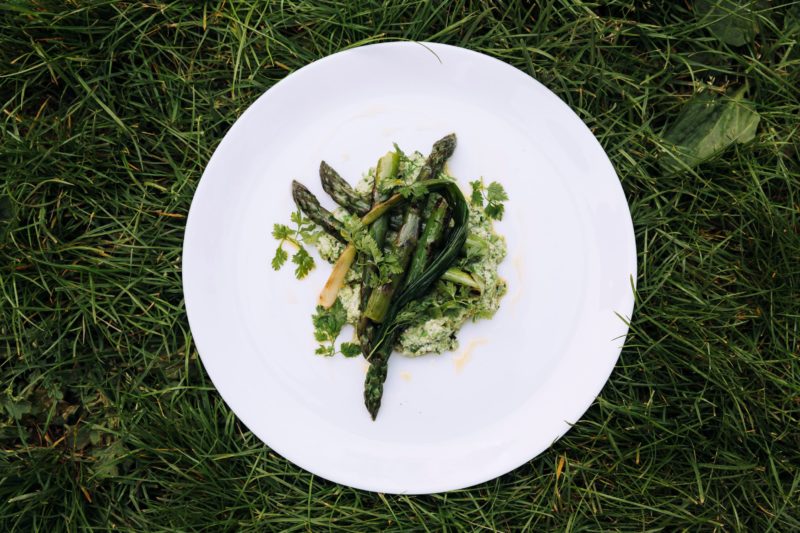 plated asparagus